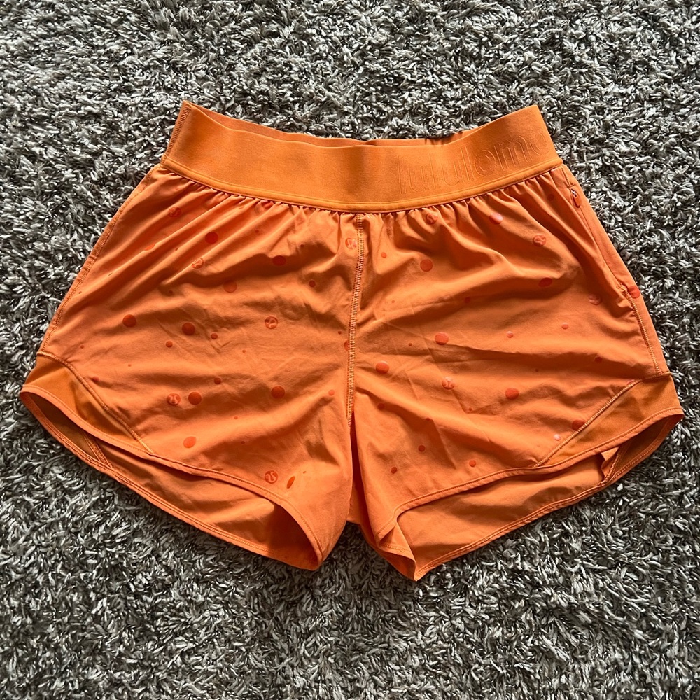 Lululemon high rise hotty hot short size 8